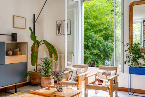 Maison familiale avec jardin intimiste et studio indépendant.