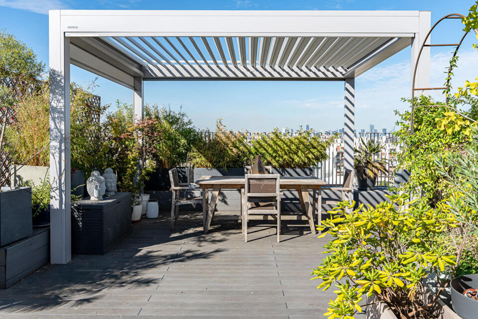 Un jardin suspendu au-dessus de Paris : penthouse familial et vues panoramiques