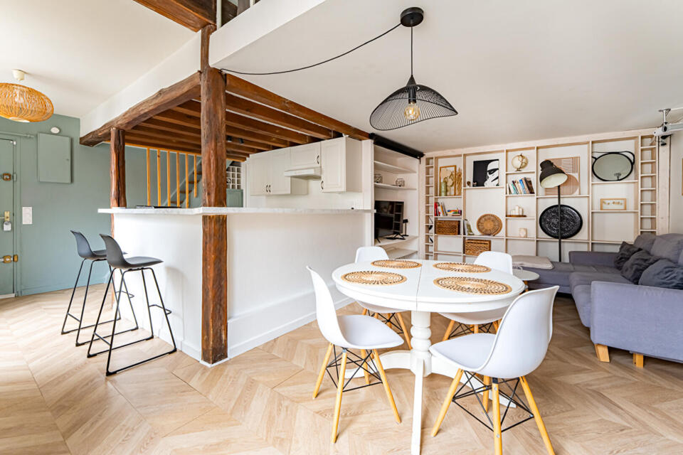 Dernier étage en duplex sous les toits dans un ancien relais de poste