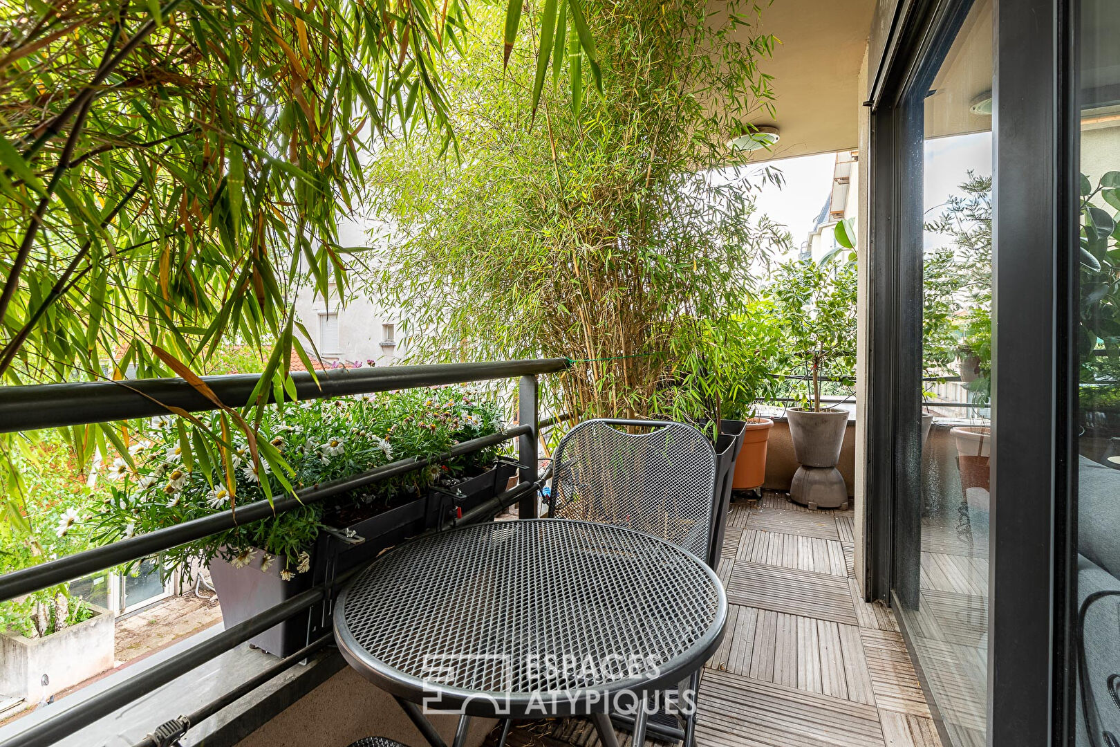 Contemporary with terrace on Île Saint Germain