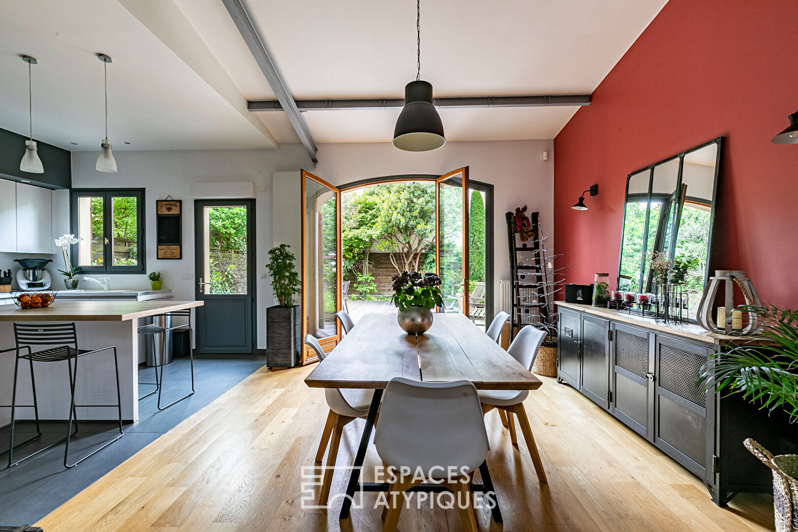 Ancien garage transformé en Loft avec jardin paysagé