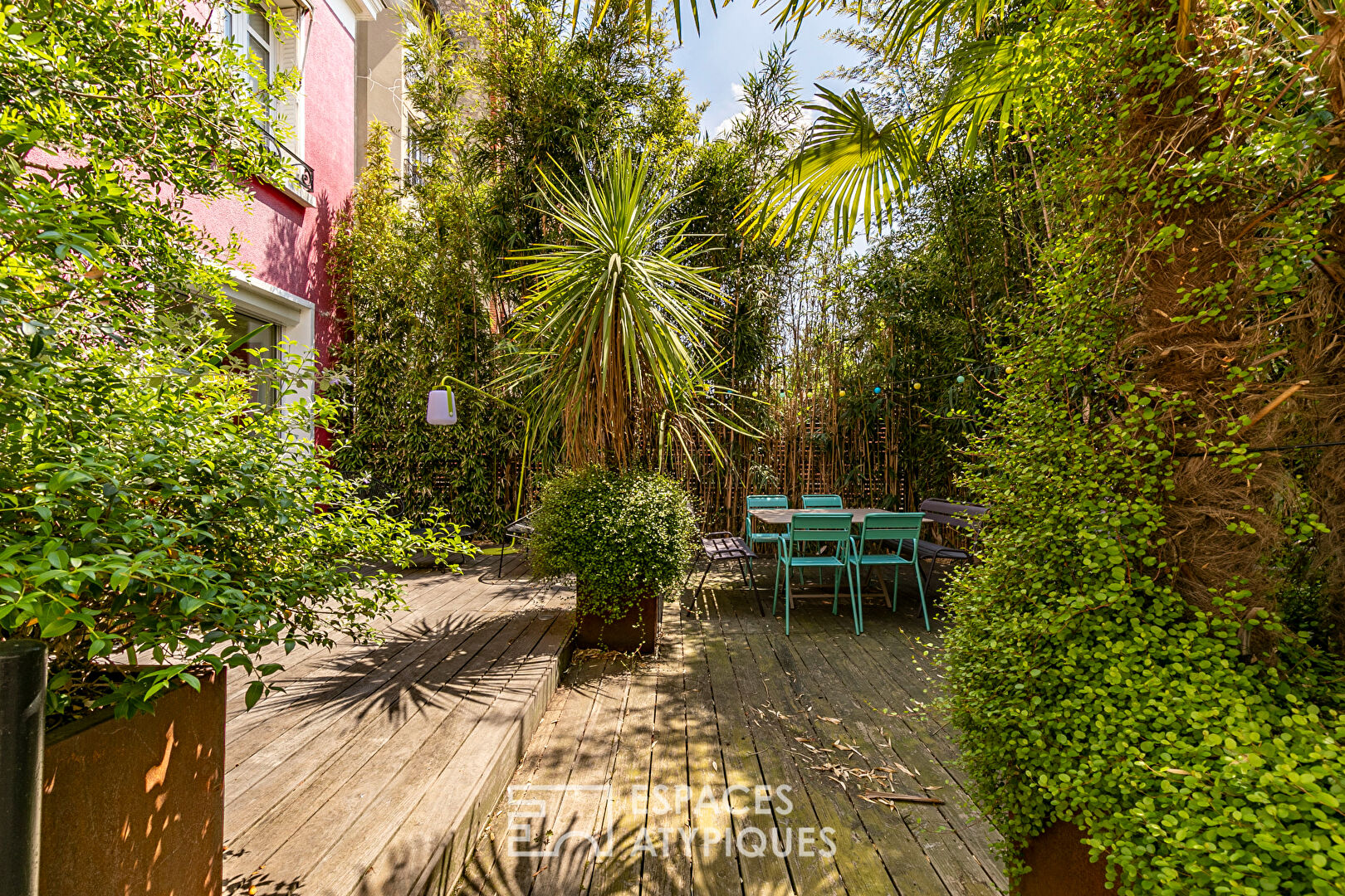 Maison familiale avec grande terrasse végétalisée