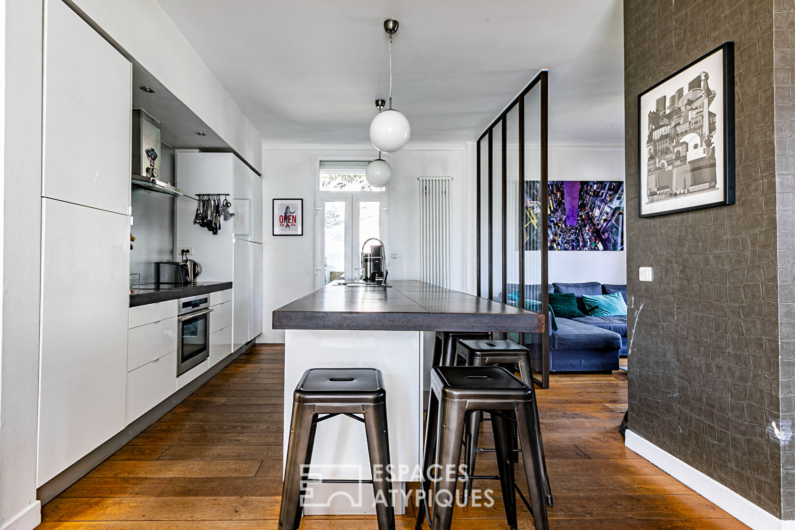 Maison familiale avec grande terrasse végétalisée