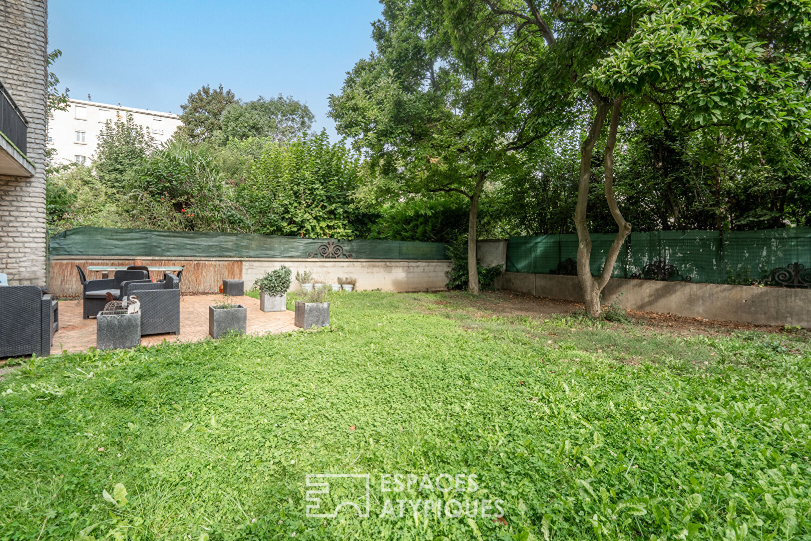 Appartement moderne avec son jardin privatif