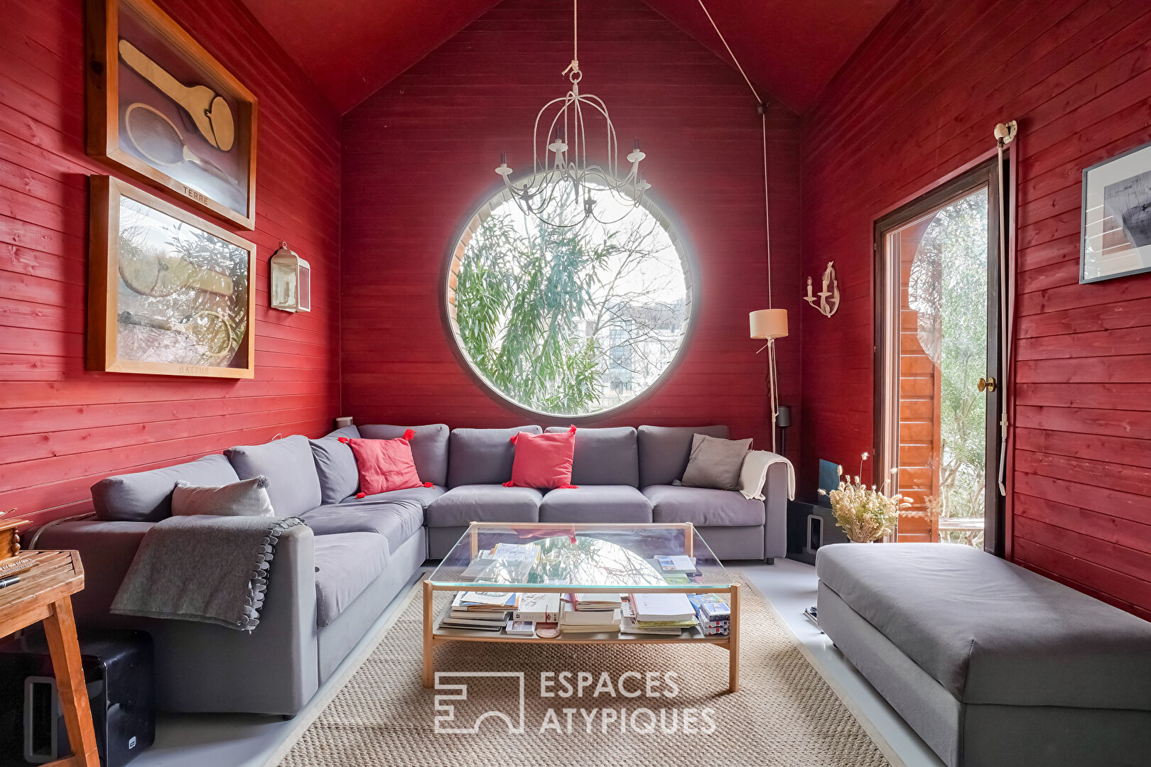 Contemporary house with garden and access to the Seine on Ile Saint Germain