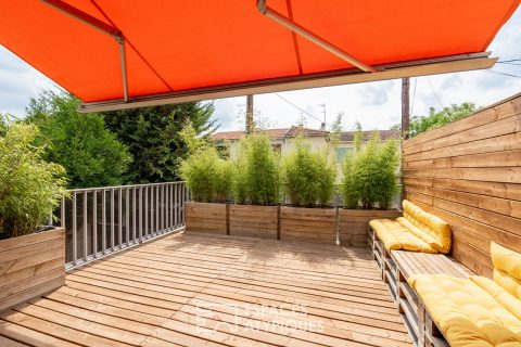 Renovated house with terrace, garden and hanging terrace