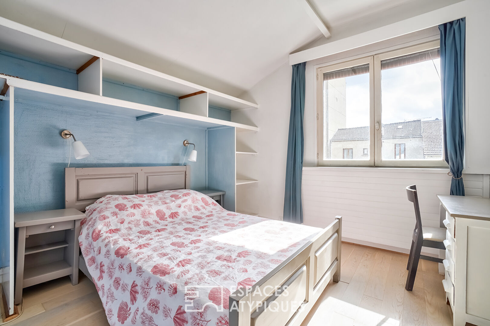 Family apartment on the top floor in Colombes