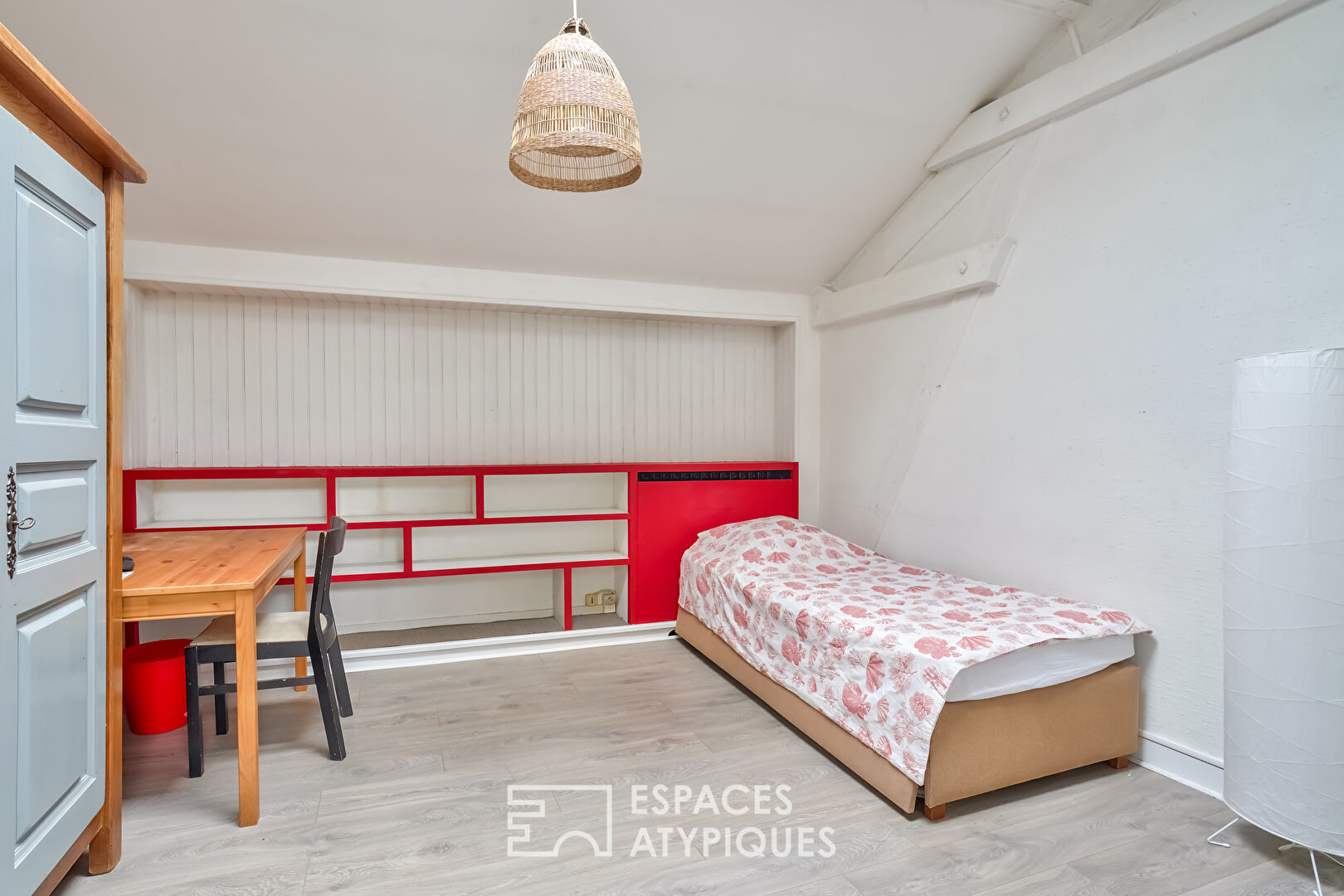 Family apartment on the top floor in Colombes