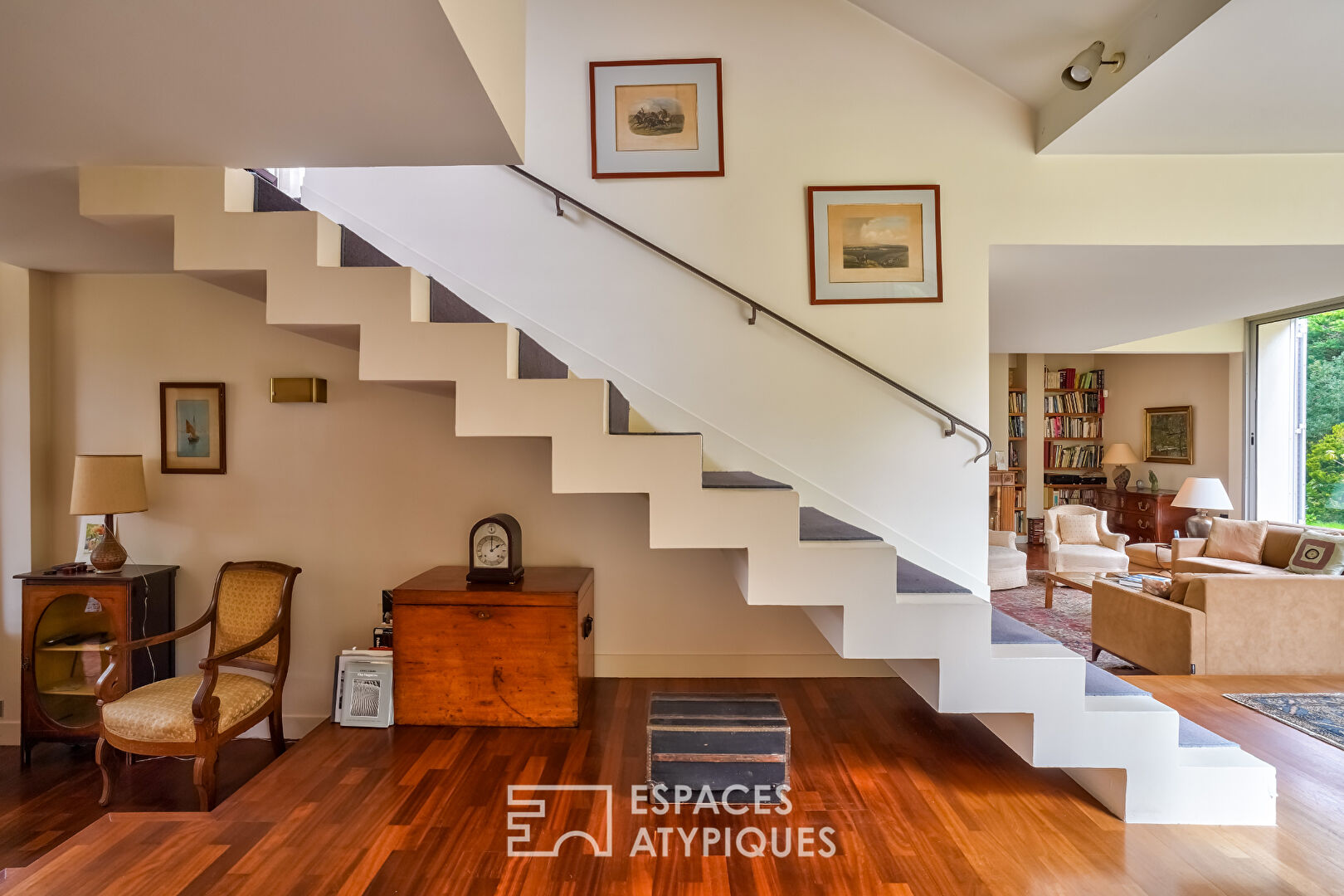 Architect-designed house in a private hamlet in Rueil-Malmaison