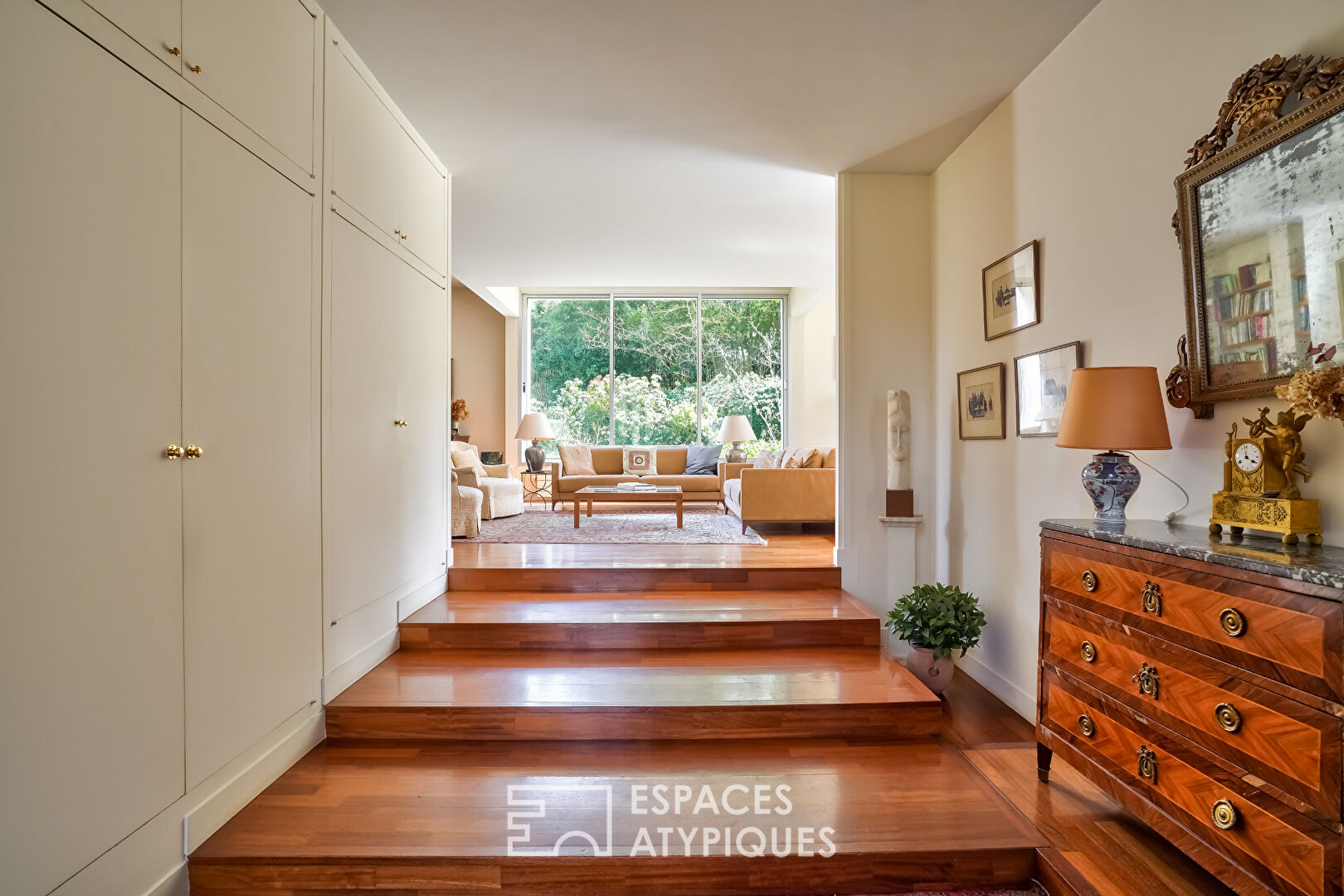 Architect-designed house in a private hamlet in Rueil-Malmaison