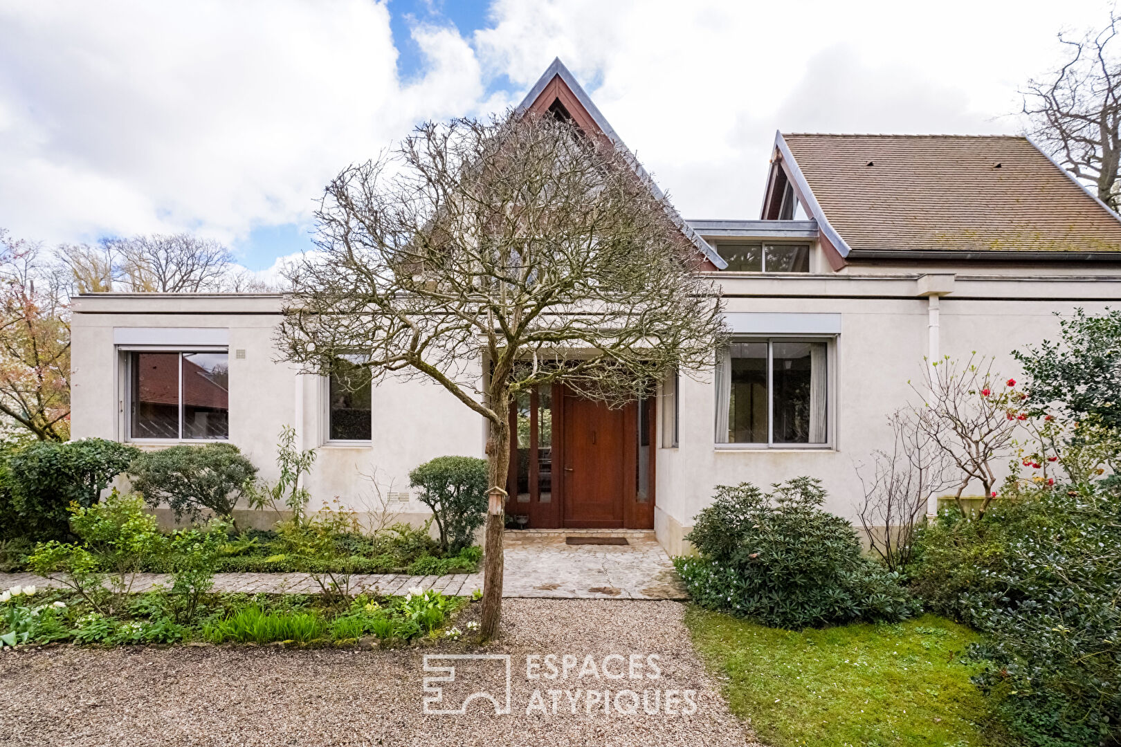 Architect-designed house in a private hamlet in Rueil-Malmaison