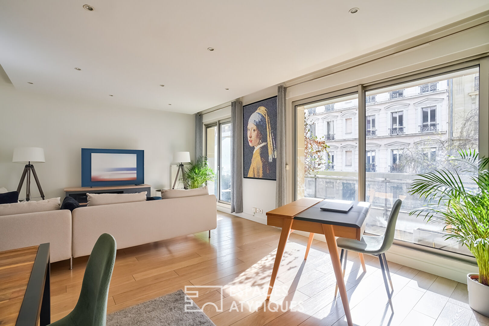 Asnières station – Crossing apartment with balcony, box and workshop