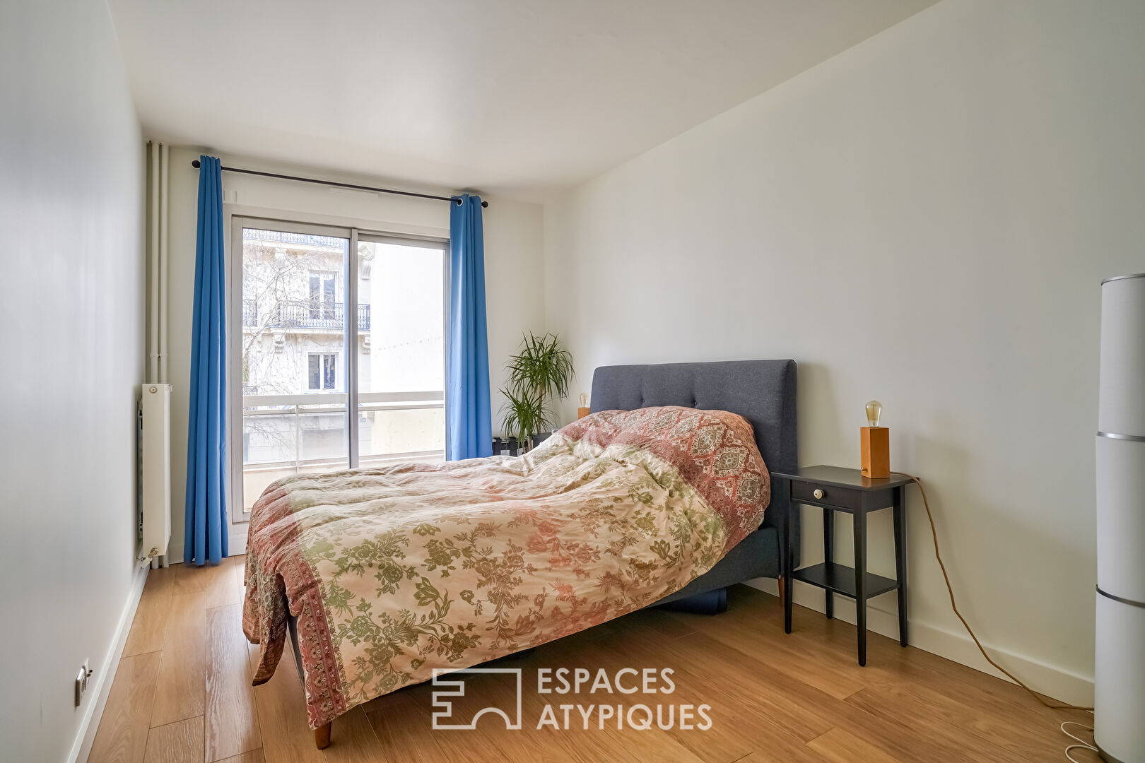 Asnières station – Crossing apartment with balcony, box and workshop