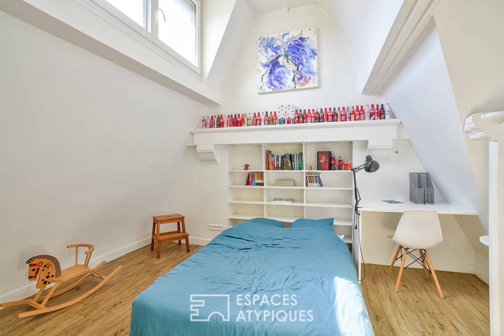 Bourgeois house with terrace and paved courtyard in the Golden Triangle