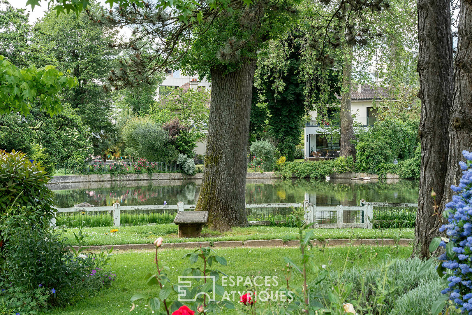 Maison familiale au bord de l’étang du domaine de la Marche