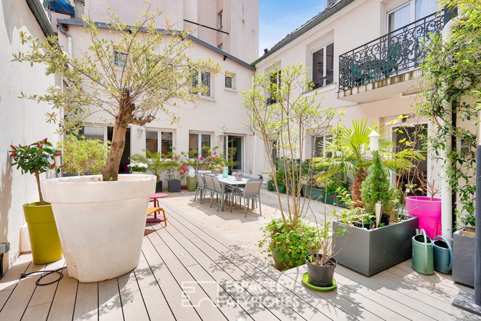 Maison avec grande cour arborée au coeur de la ville