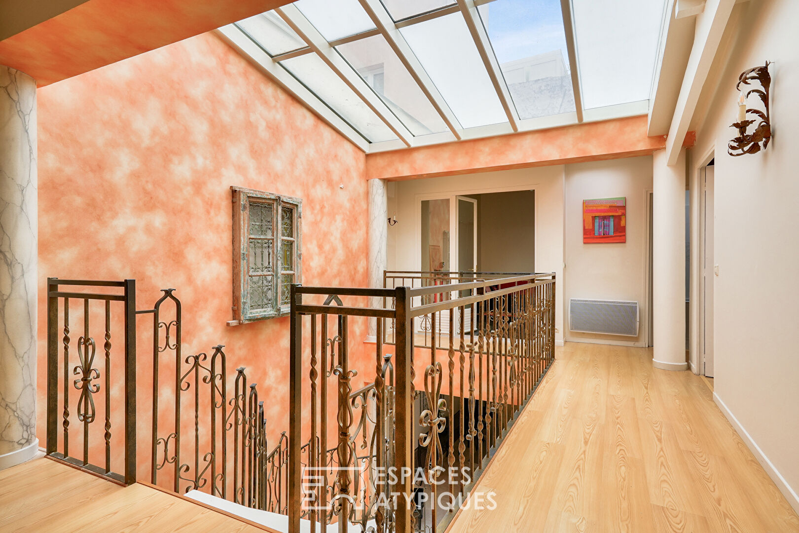 House with large tree-lined courtyard in the heart of the city