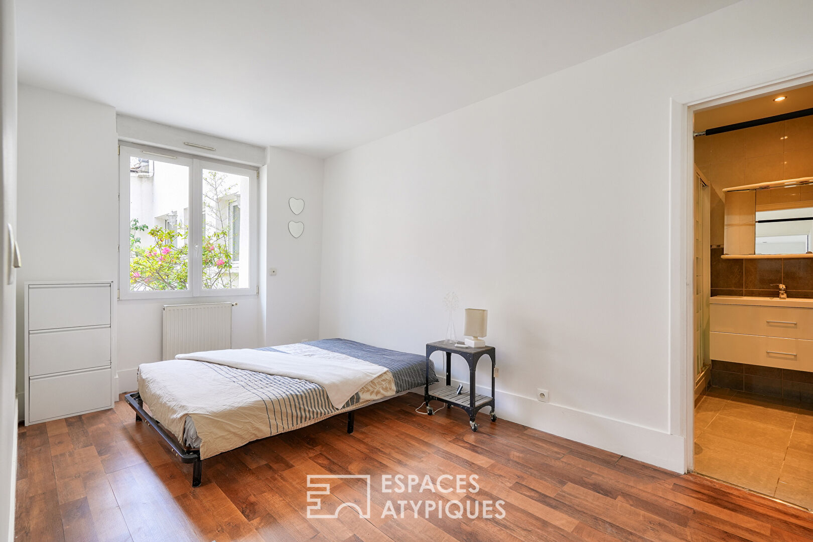 House with large tree-lined courtyard in the heart of the city