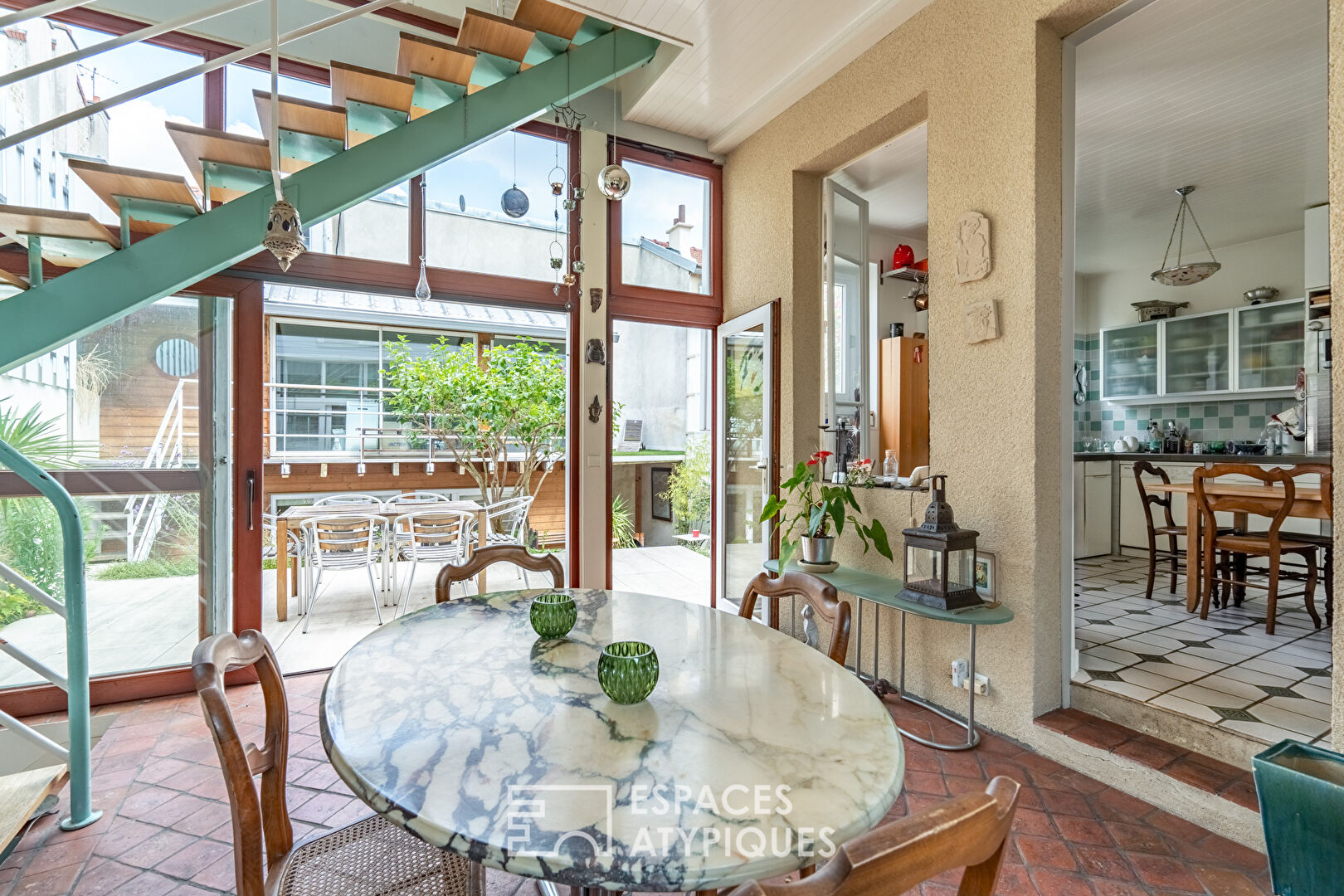 Maison familiale bardage bois et son annexe à Issy-les-Moulineaux