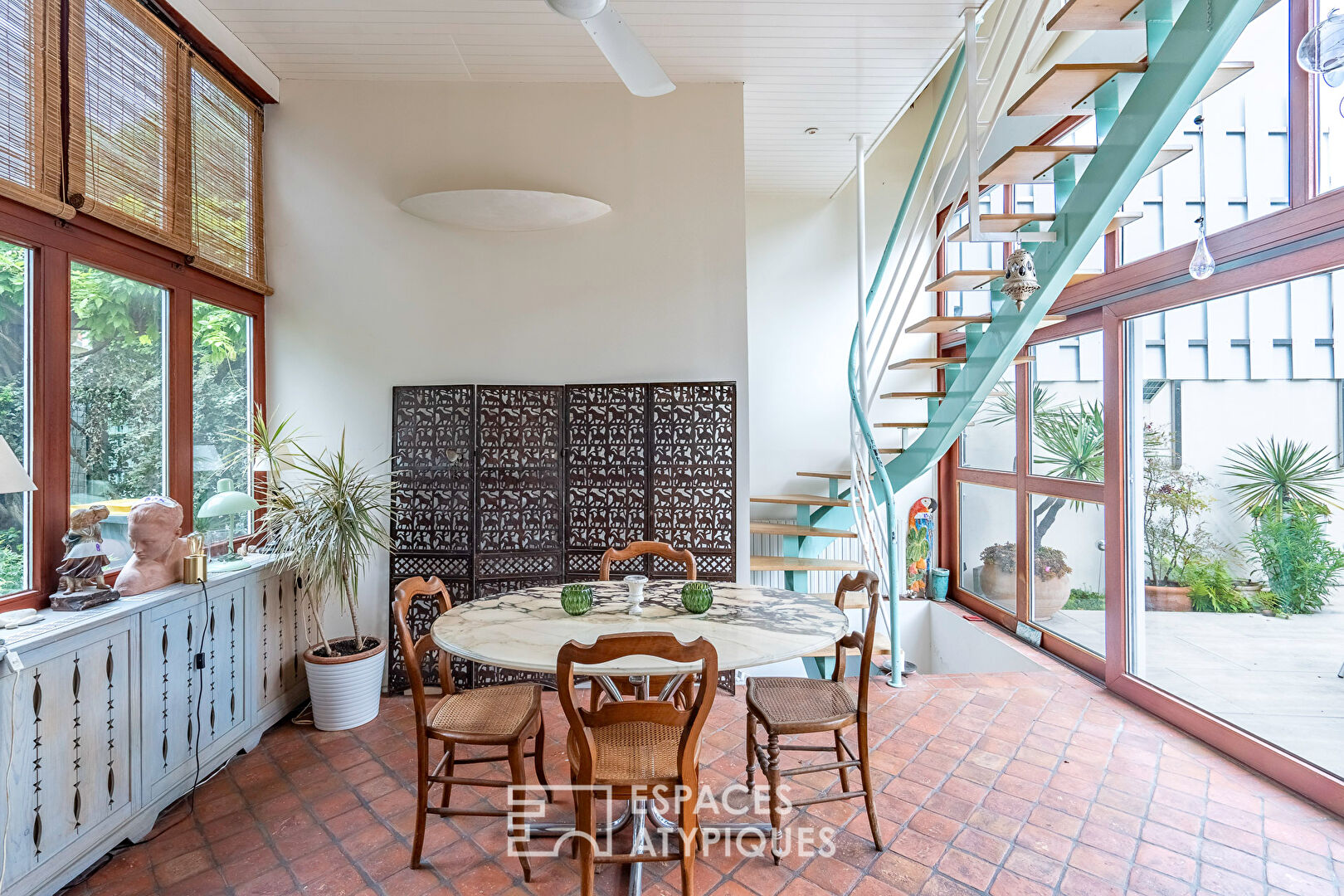 Maison familiale bardage bois et son annexe à Issy-les-Moulineaux