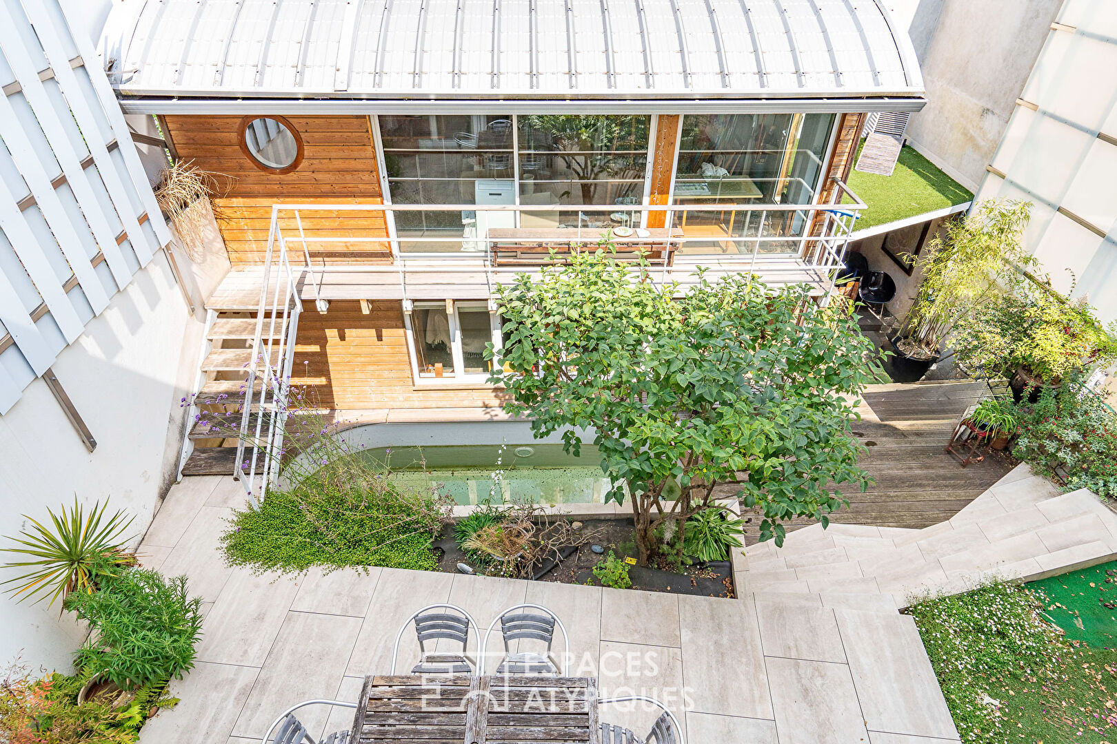 Maison familiale bardage bois et son annexe à Issy-les-Moulineaux