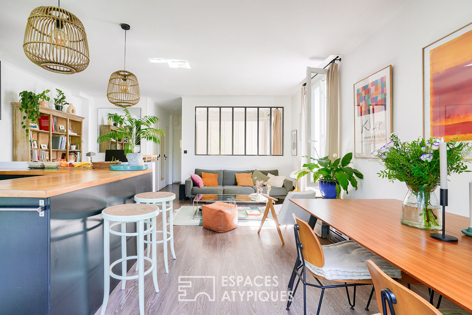 Duplex with private garden in the Bac district