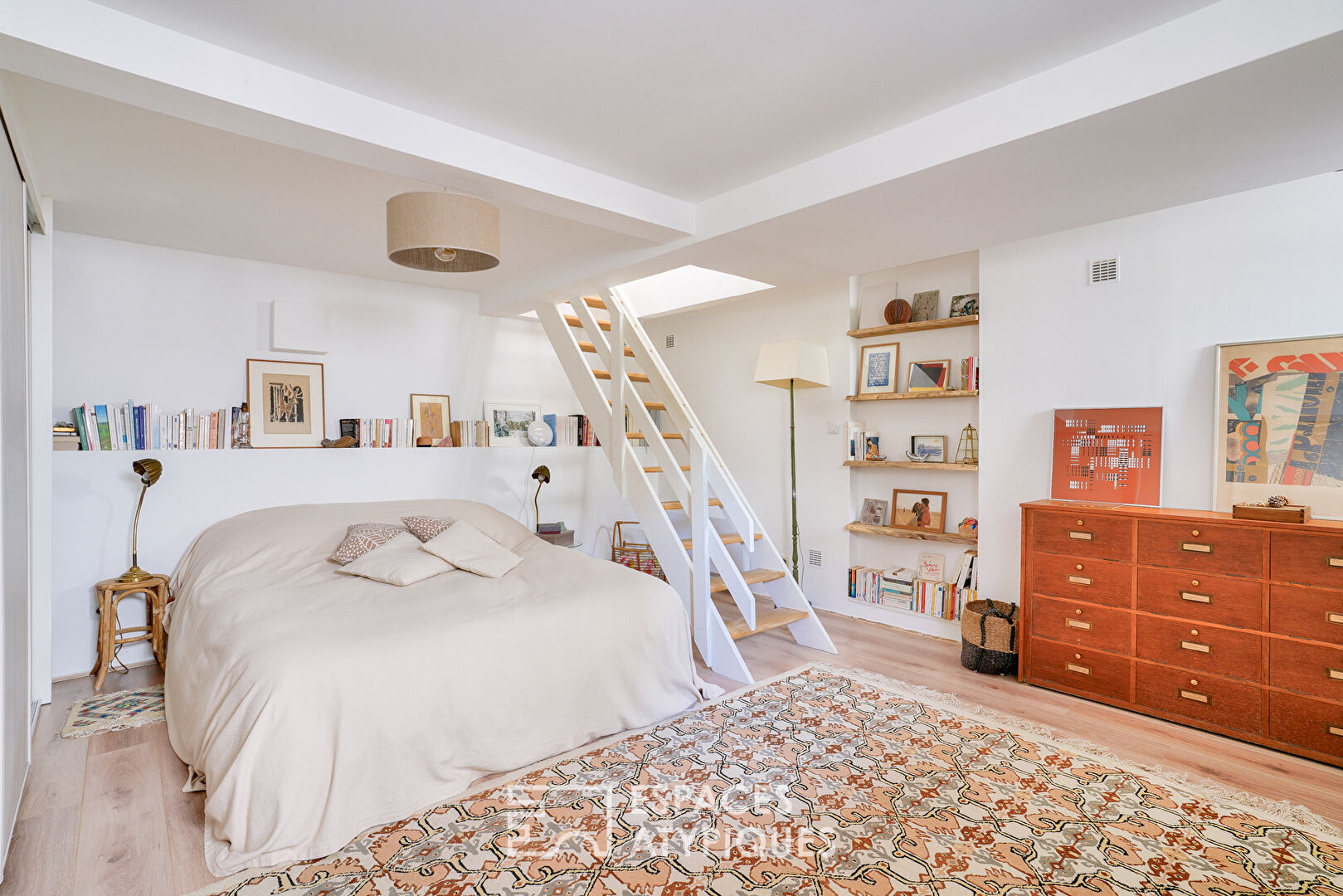 Duplex with private garden in the Bac district
