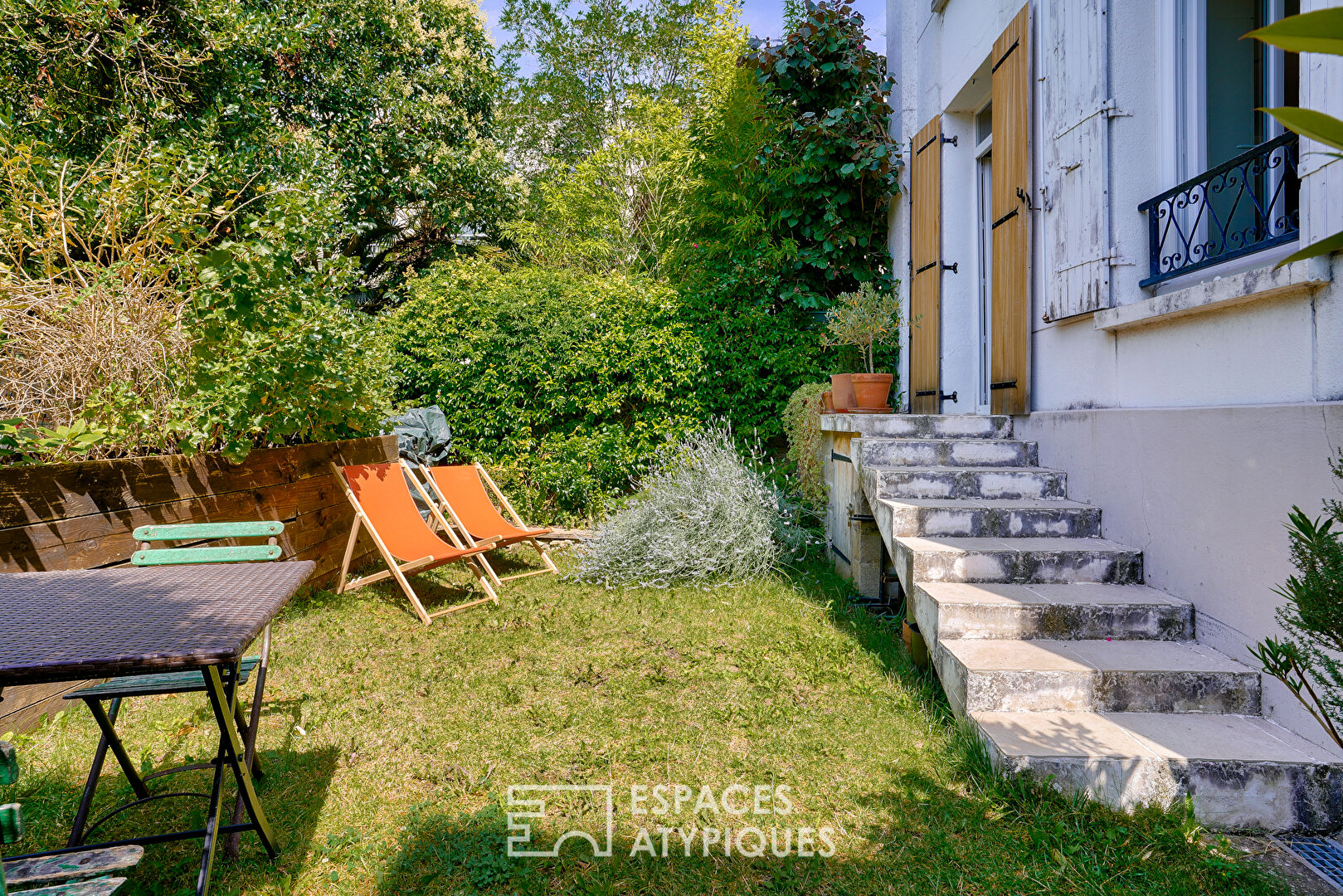 Duplex with private garden in the Bac district