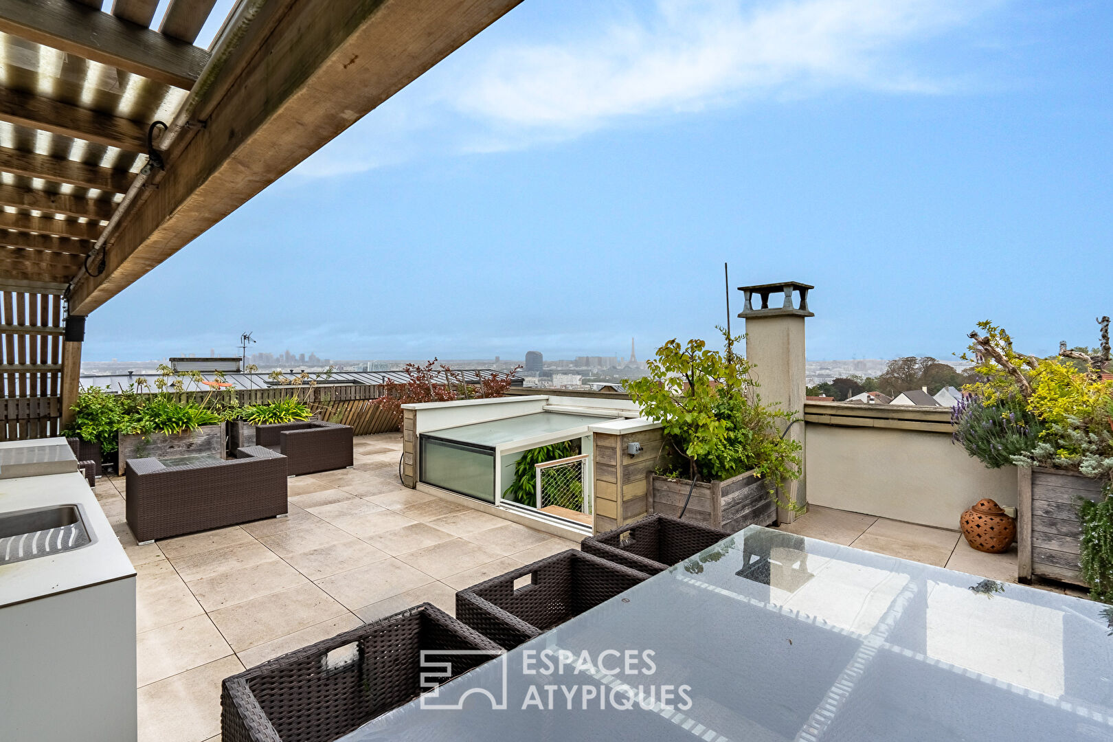 Maison d’architecte avec jardin et toit-terrasse vue Tour Eiffel à Issy-les-Moulineaux