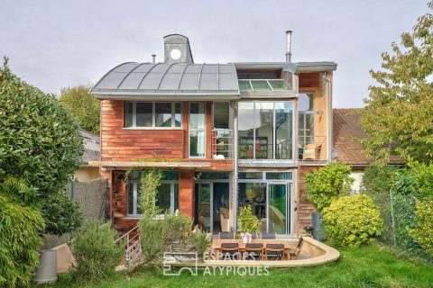 Maison d’architecte et son jardin dans une impasse privée