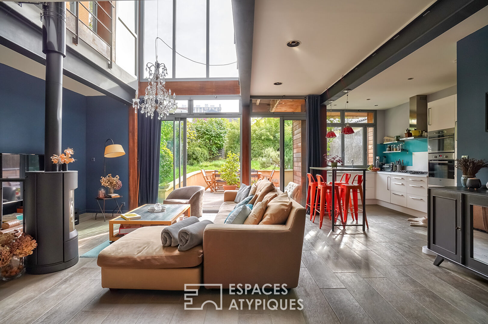 Maison d’architecte et son jardin dans une impasse privée