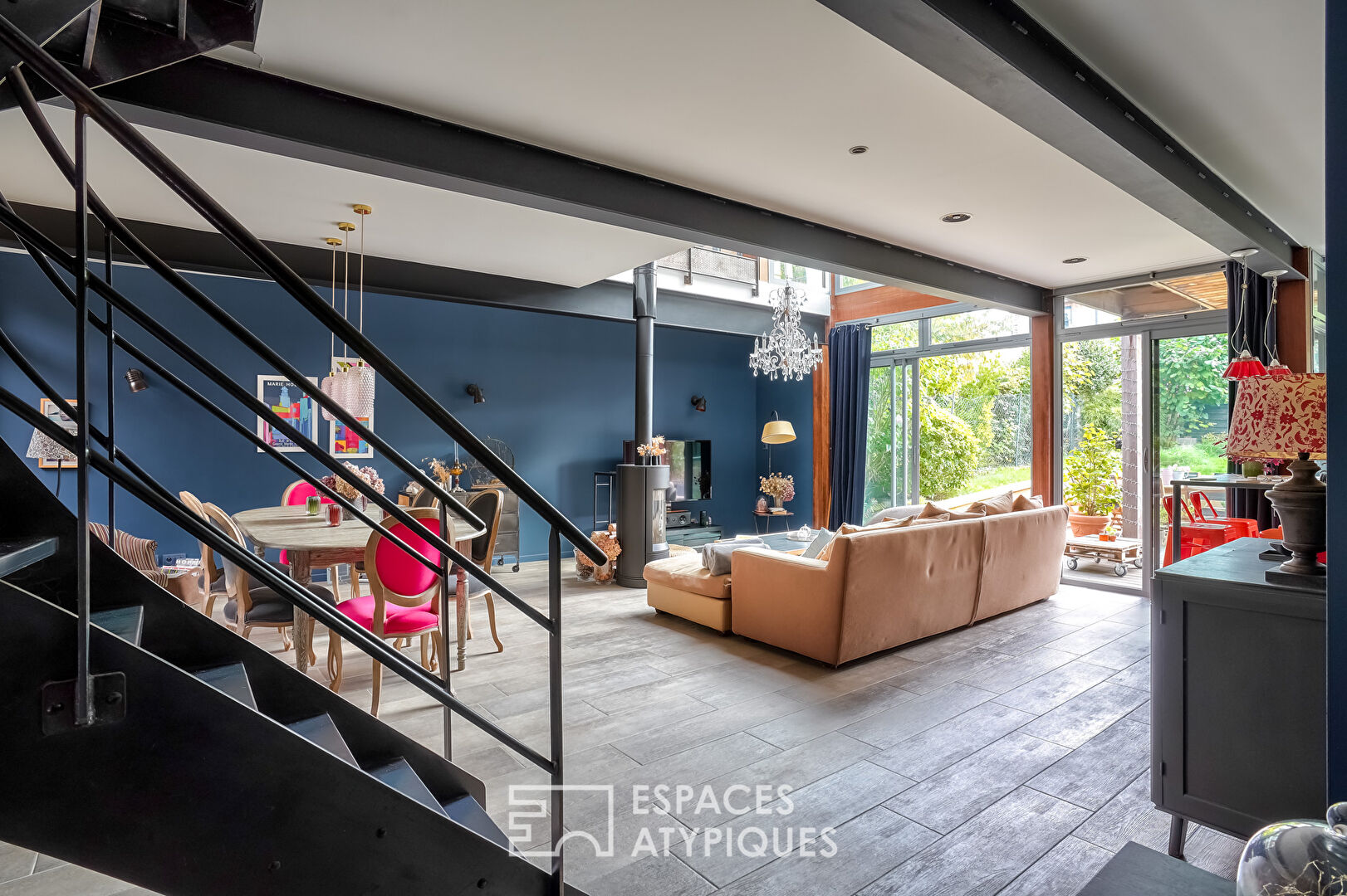 Maison d’architecte et son jardin dans une impasse privée