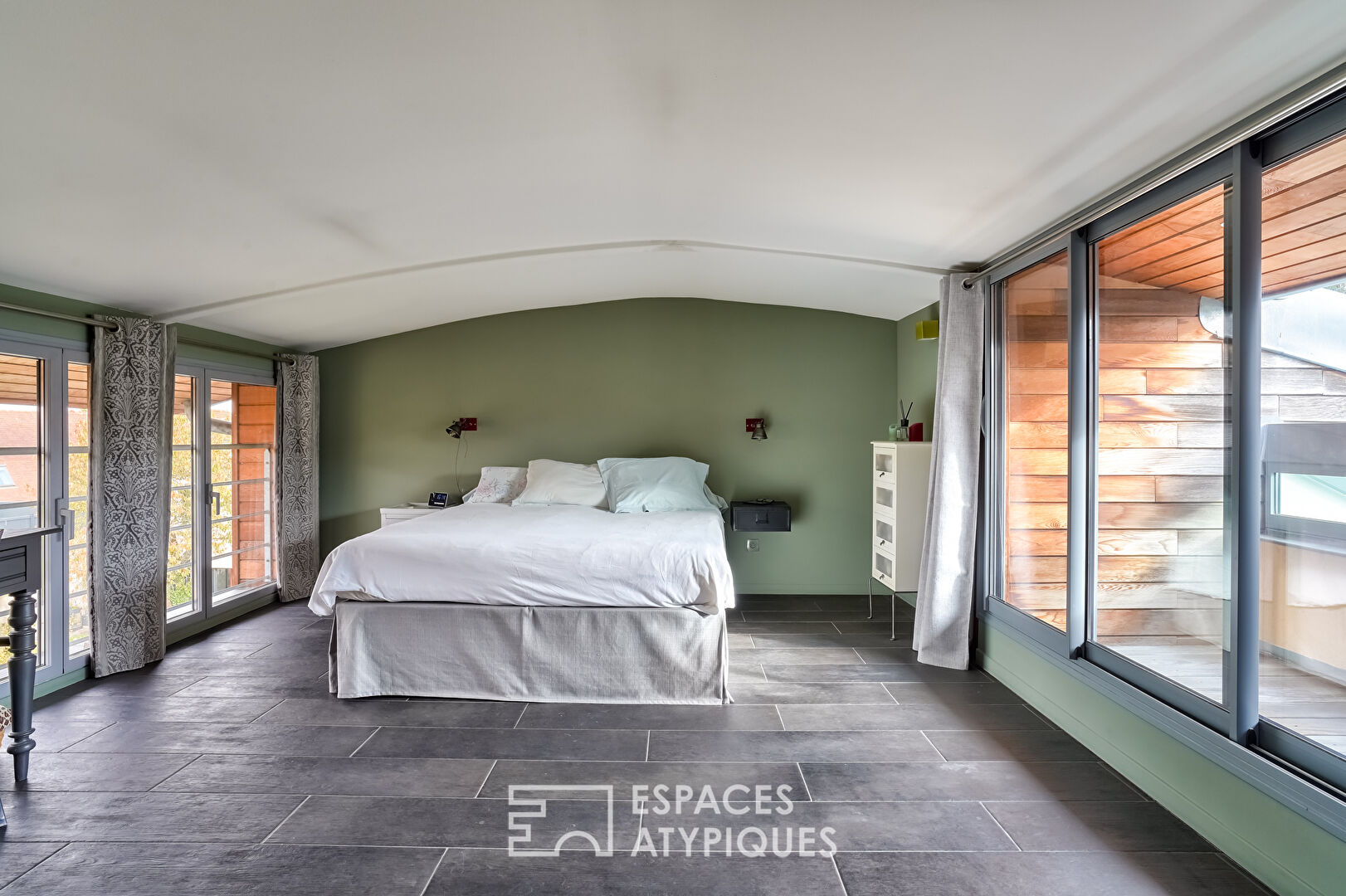 Maison d’architecte et son jardin dans une impasse privée