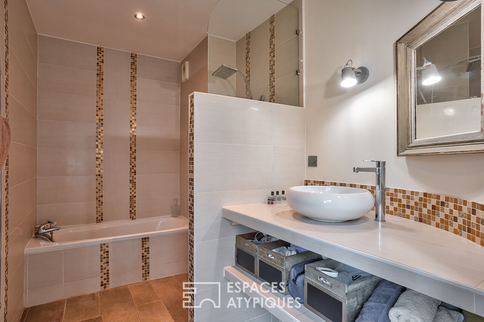 Maison d’architecte et son jardin dans une impasse privée