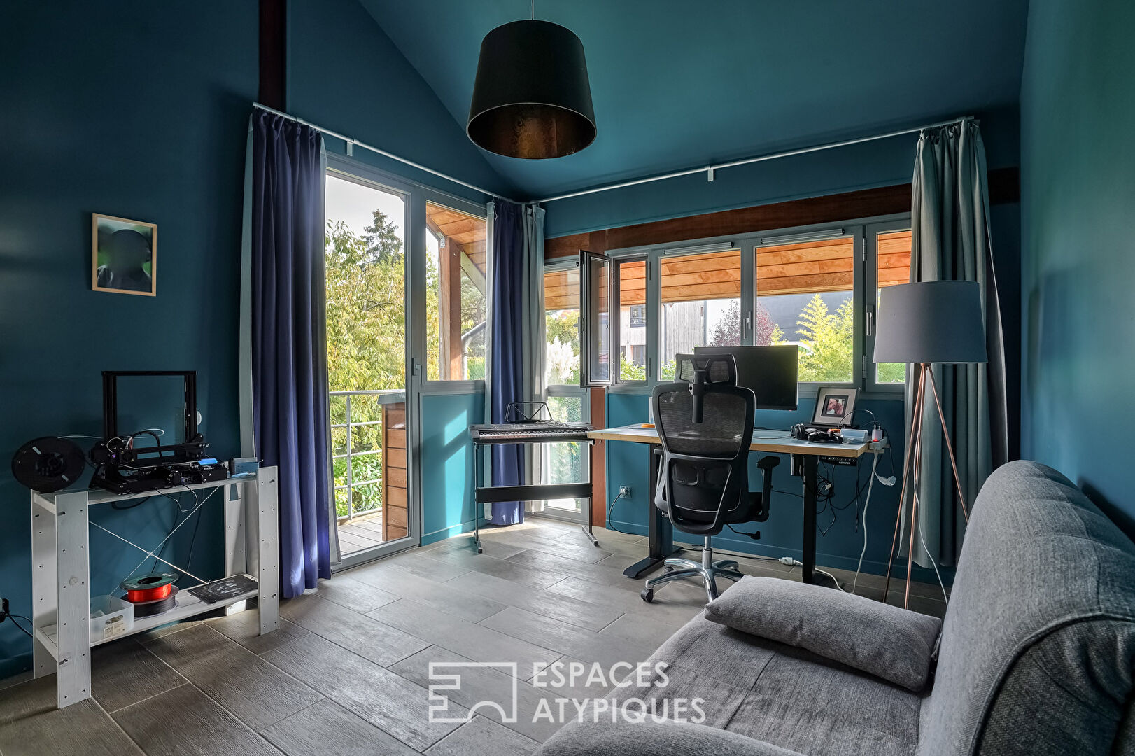 Maison d’architecte et son jardin dans une impasse privée