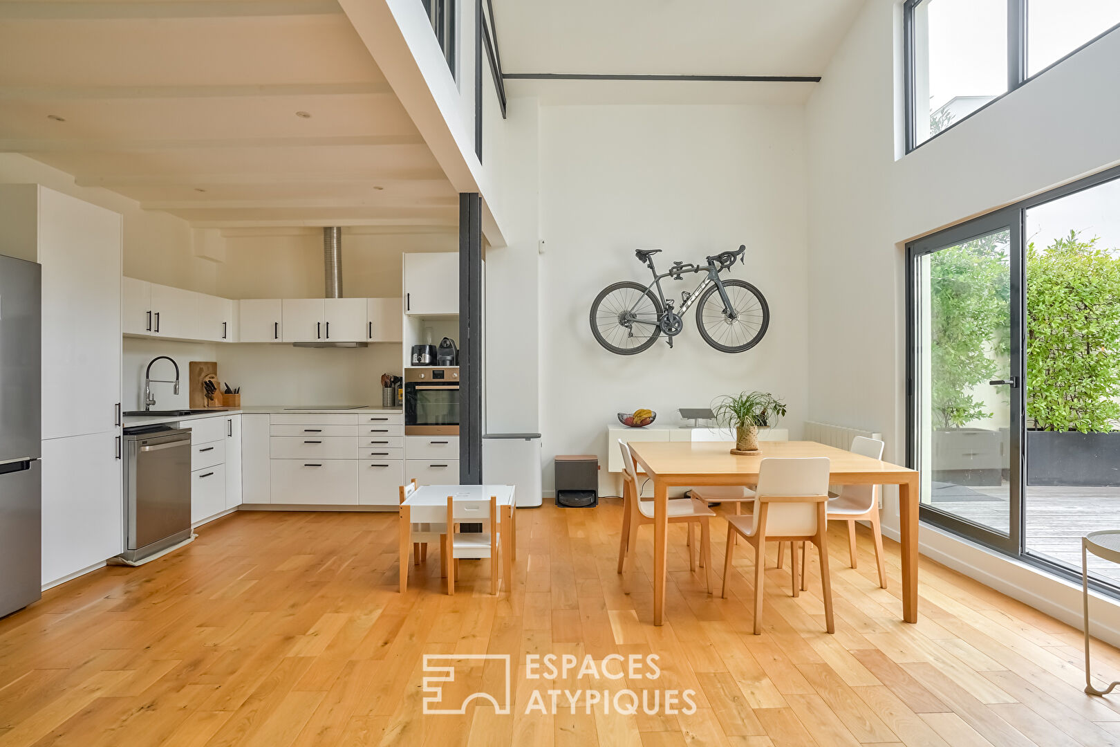 Loft avec terrasse à la gare de Courbevoie