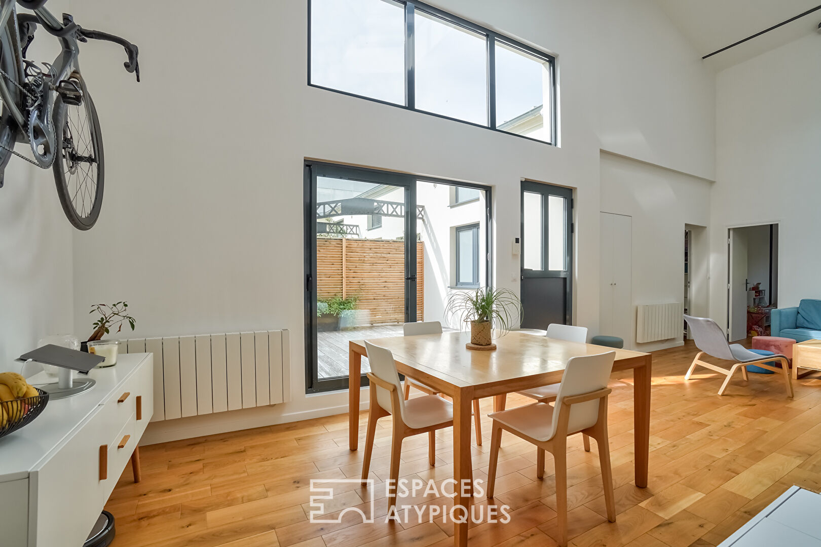 Loft avec terrasse à la gare de Courbevoie