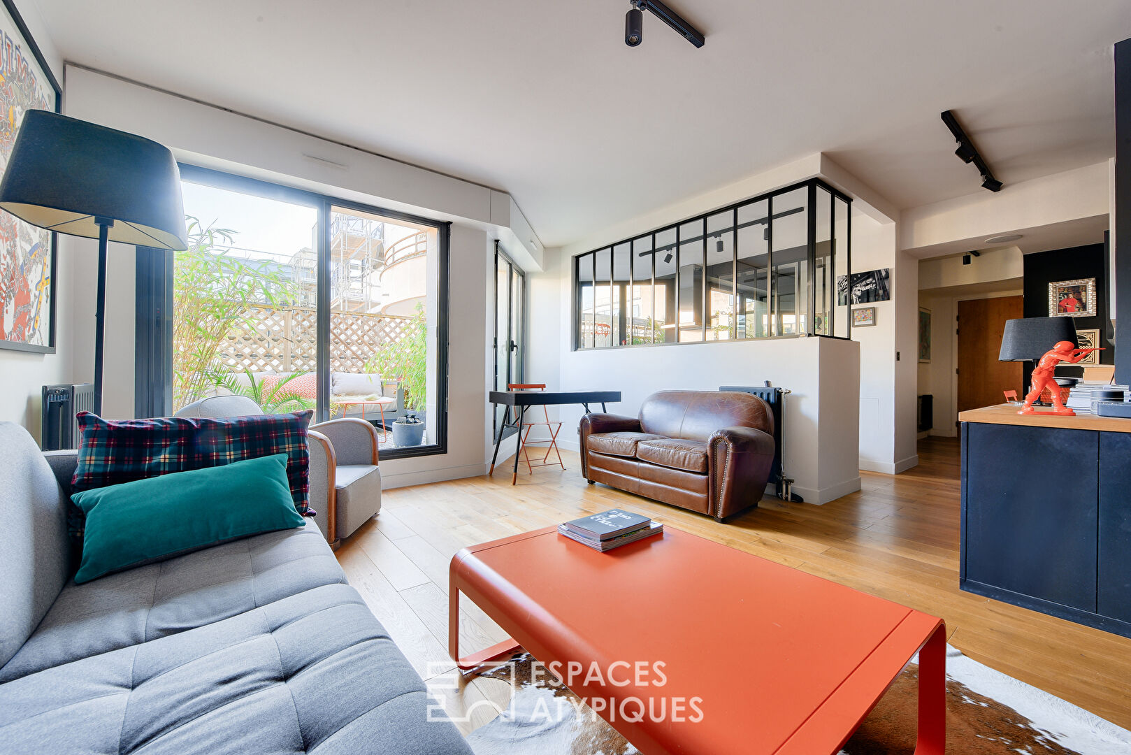 Contemporary spirit on a high floor with terrace