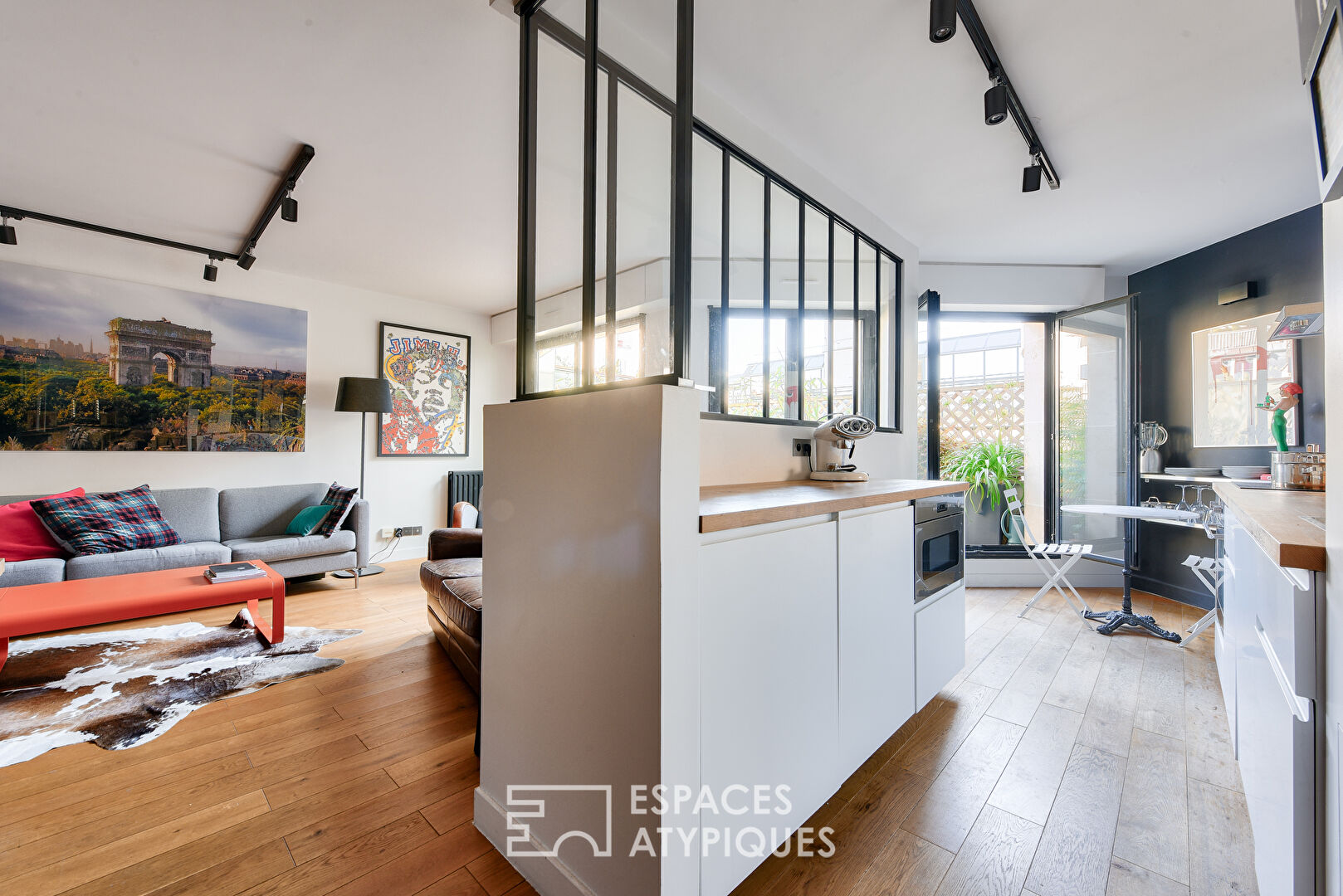 Contemporary spirit on a high floor with terrace