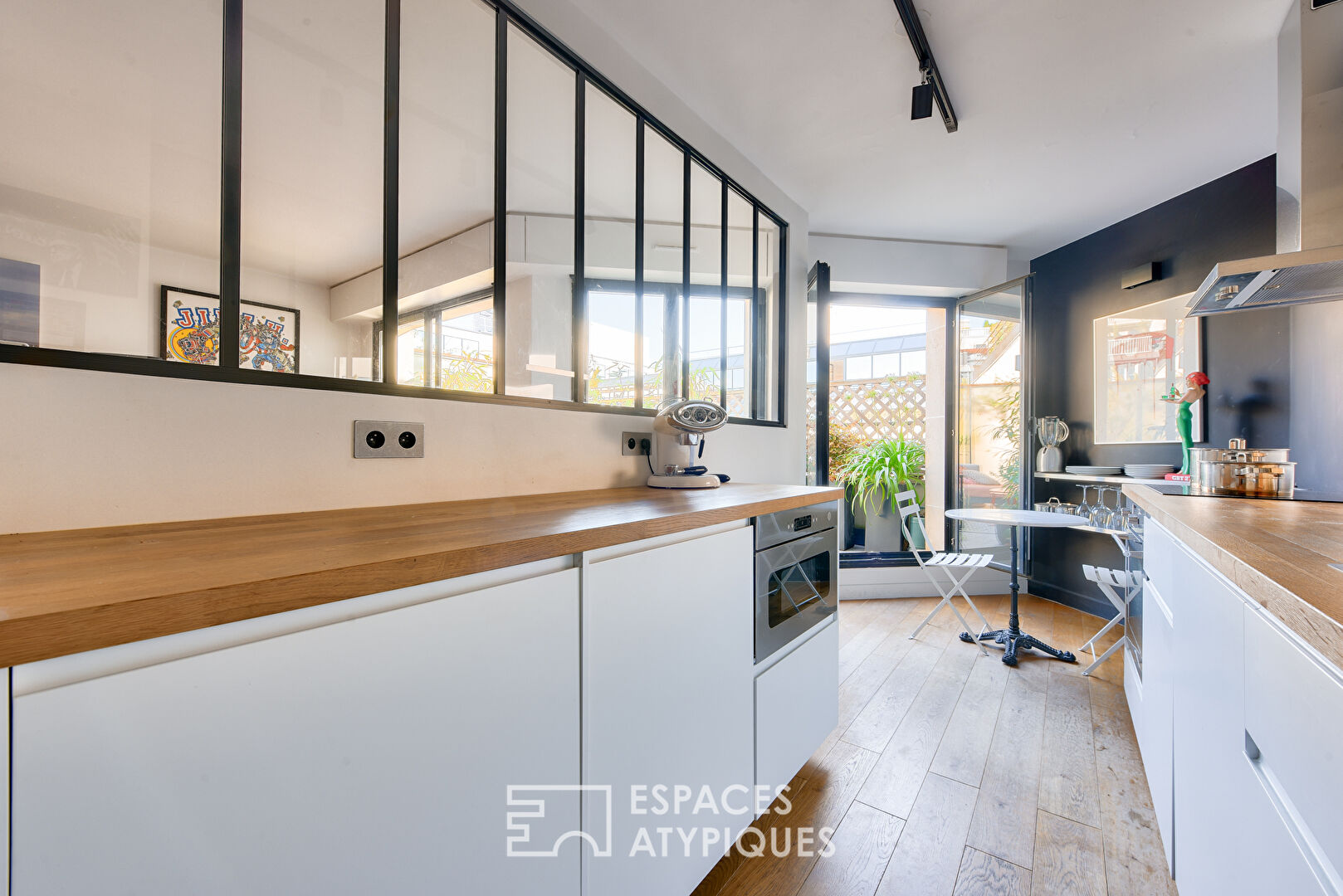 Contemporary spirit on a high floor with terrace