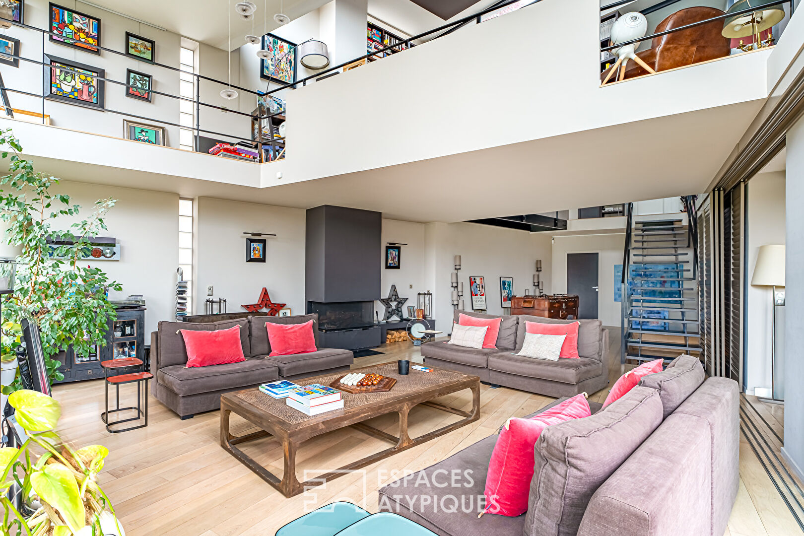 A contemporary green setting sheltered from view, a breathtaking view of Paris