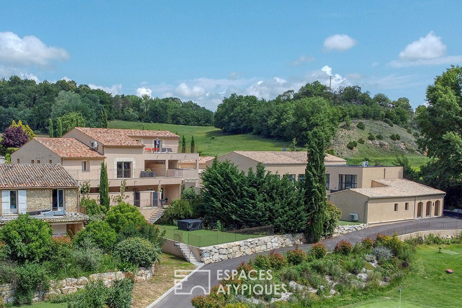 Domaine hôtelier en Provence, entièrement rénové