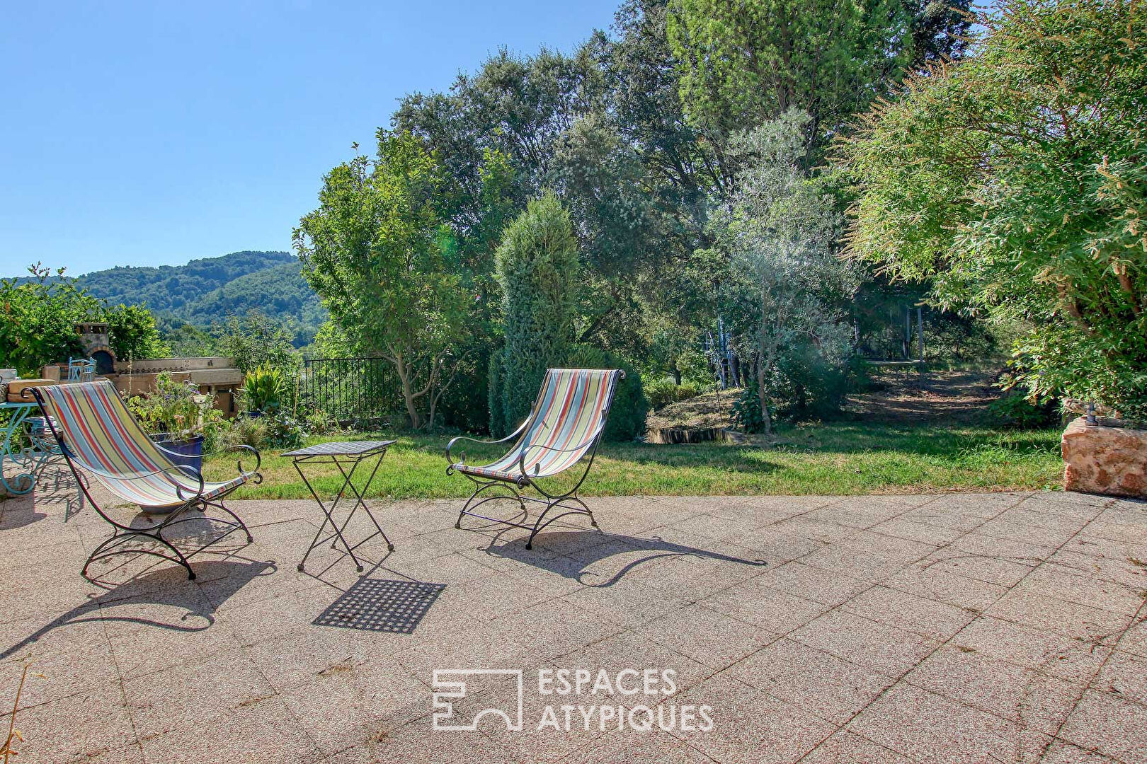 Maison familiale avec piscine et vue