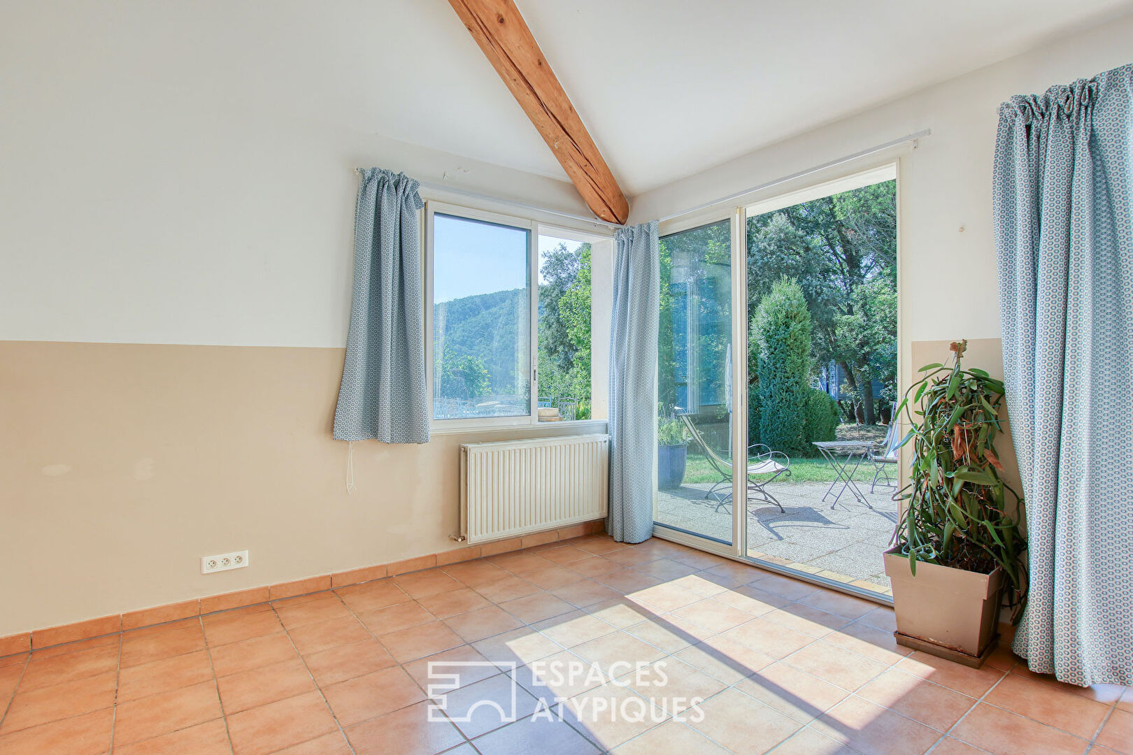 Maison familiale avec piscine et vue