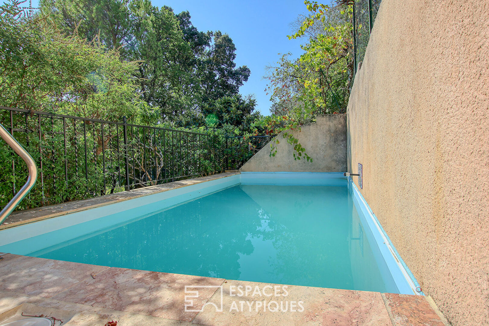 Maison familiale avec piscine et vue