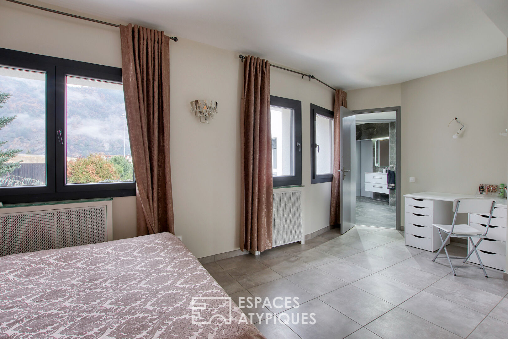 Maison contemporaine idéale pour projet familial ou professionnel