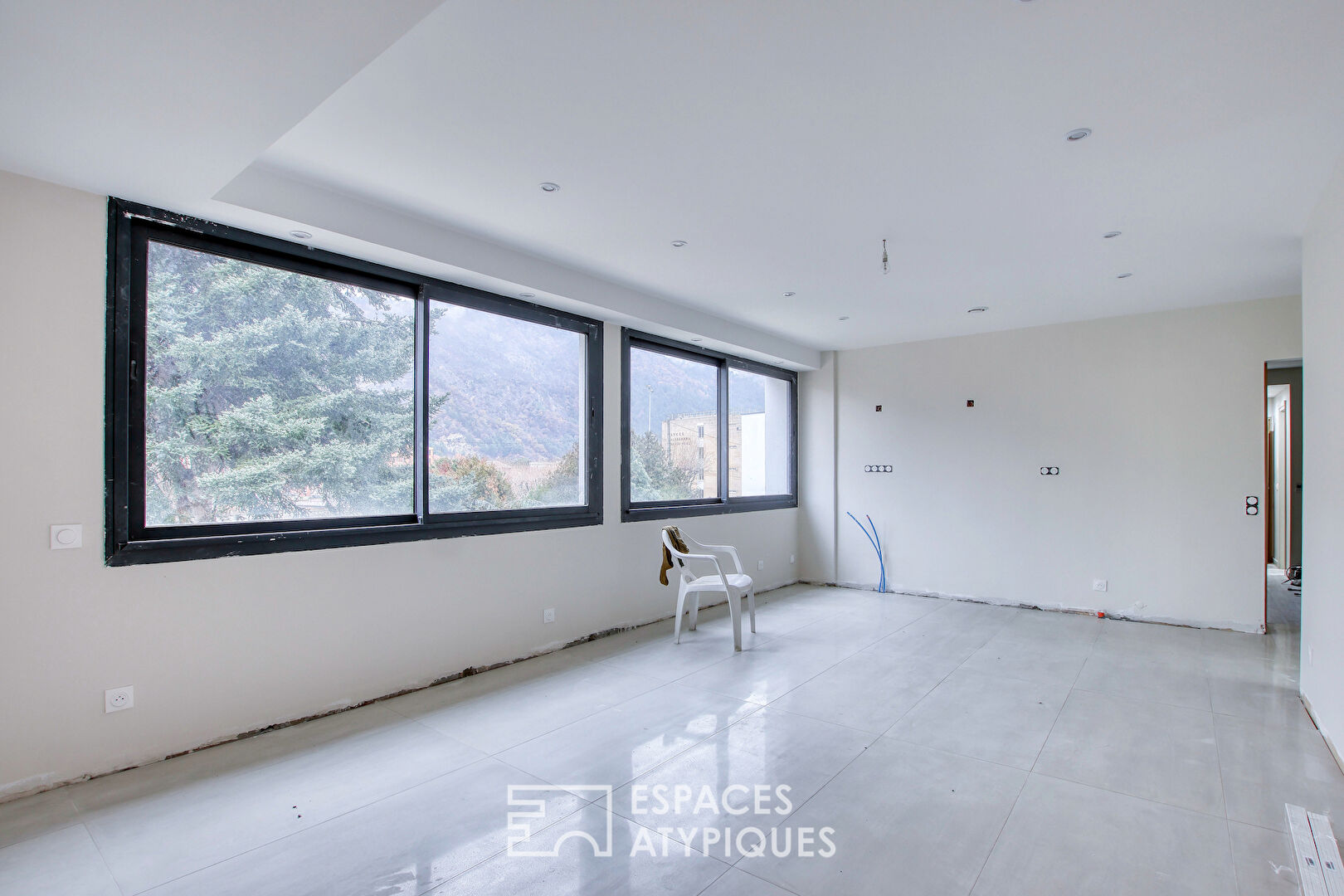 Maison contemporaine idéale pour projet familial ou professionnel