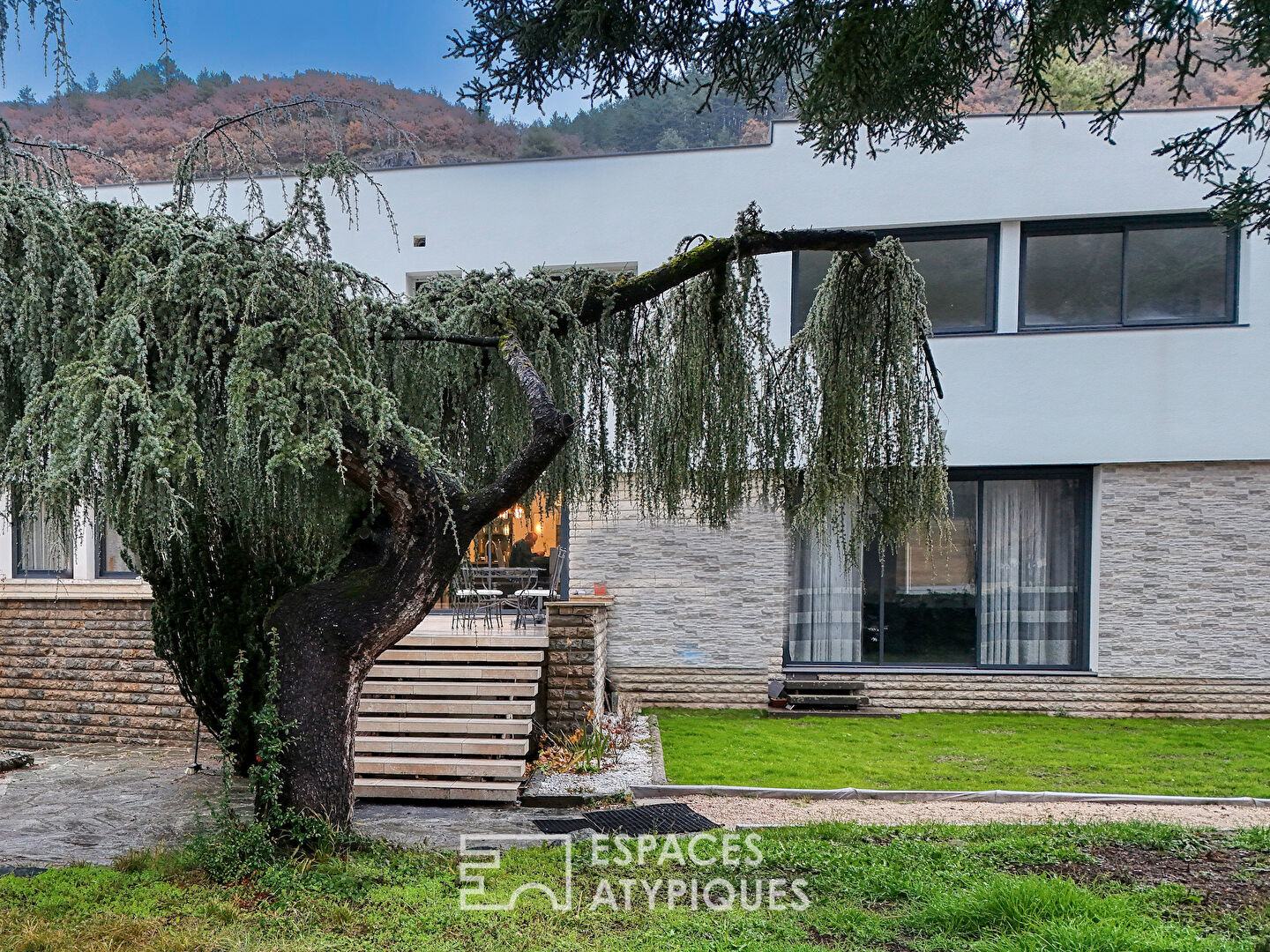Maison contemporaine idéale pour projet familial ou professionnel