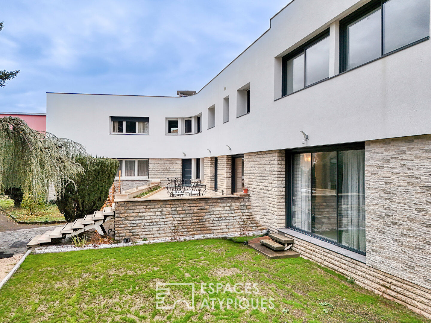 Maison contemporaine idéale pour projet familial ou professionnel