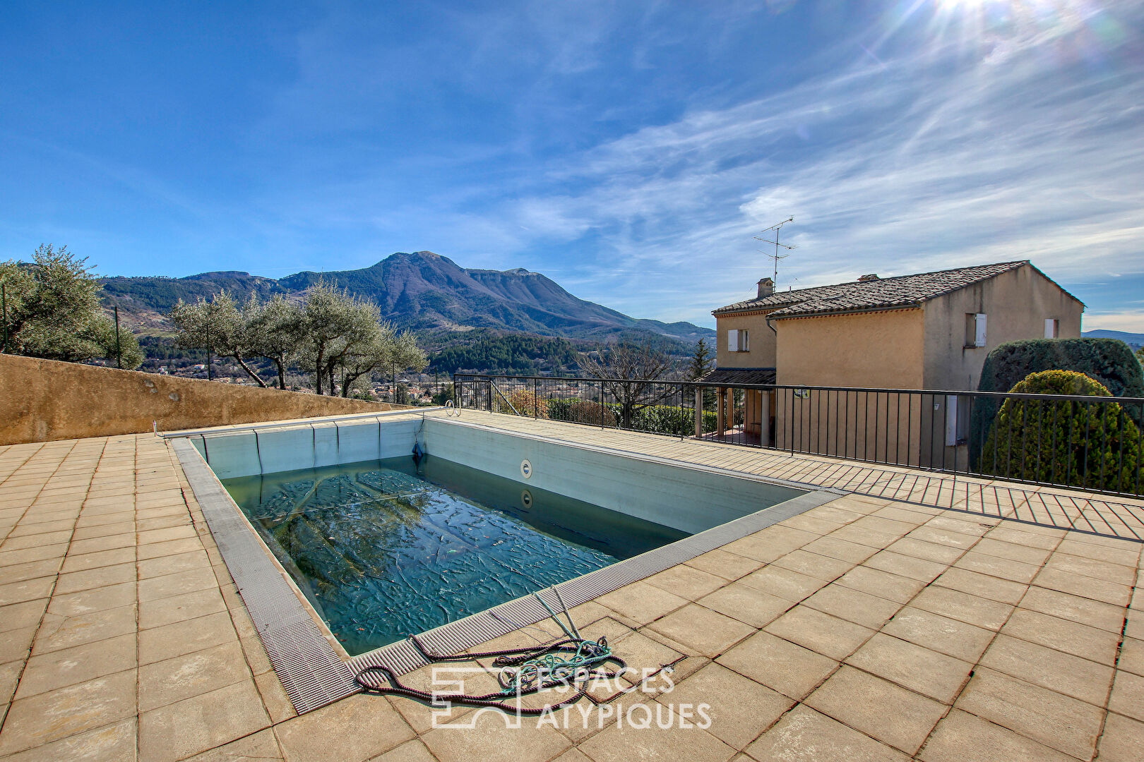 Villa avec piscine et vue imprenable